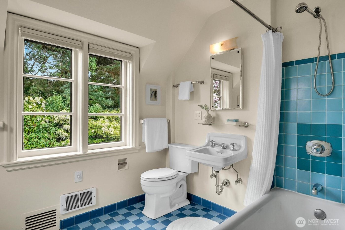 2686 44th Avenue W, Seattle, WA 98199