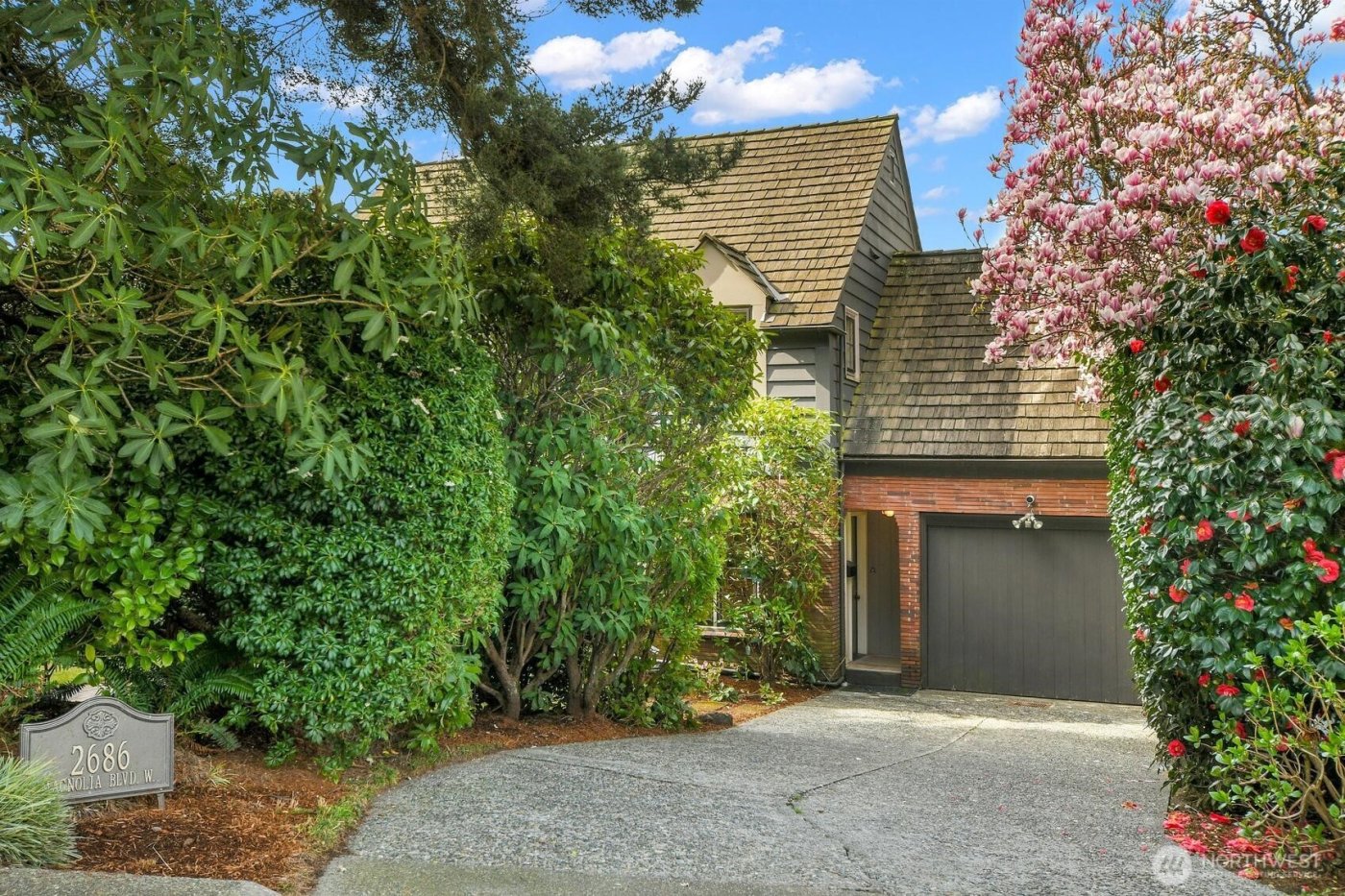 2686 44th Avenue W, Seattle, WA 98199