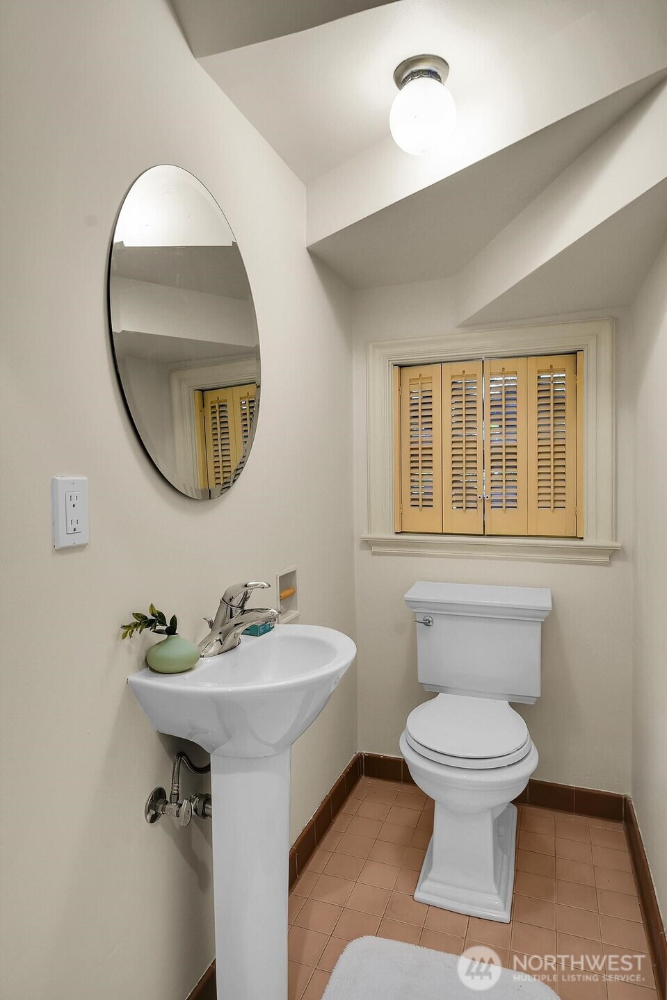 2686 44th Avenue W, Seattle, WA 98199