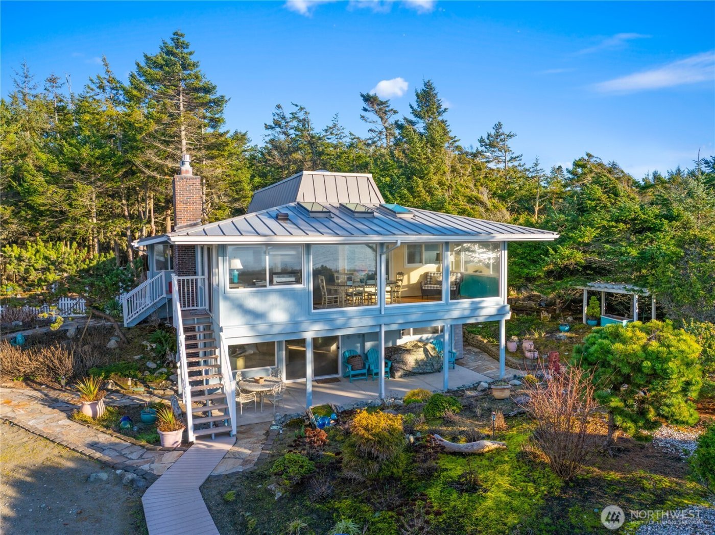 4951 Surfcrest Drive , Oak Harbor, WA 98277-7900