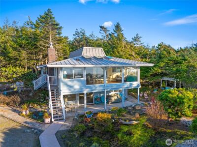4951 Surfcrest Drive , Oak Harbor, WA 98277-7900