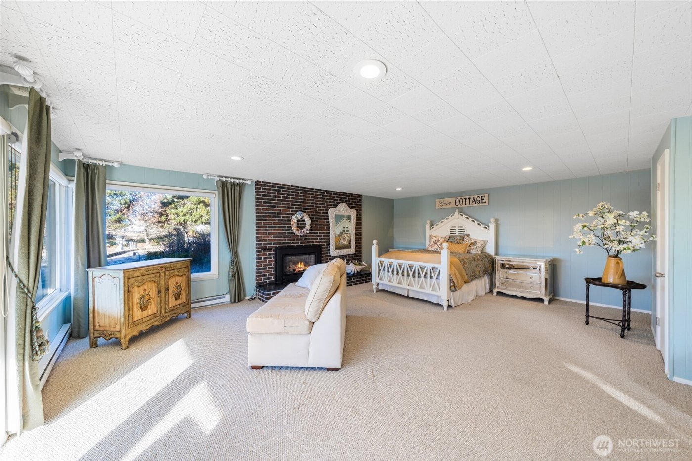 4951 Surfcrest Drive , Oak Harbor, WA 98277-7900