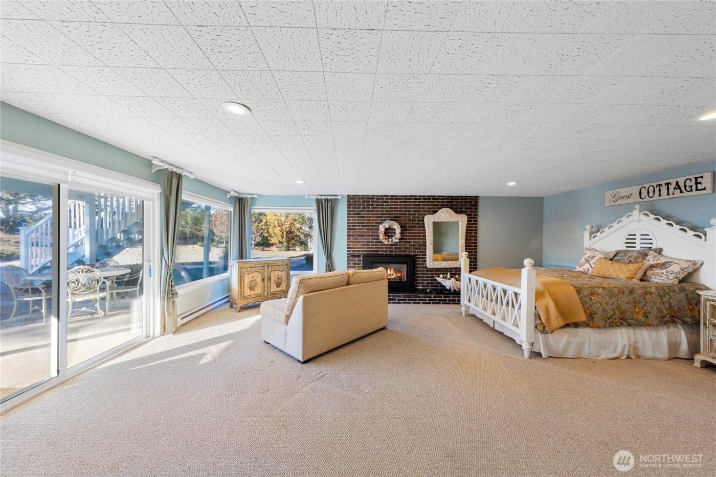 4951 Surfcrest Drive , Oak Harbor, WA 98277-7900