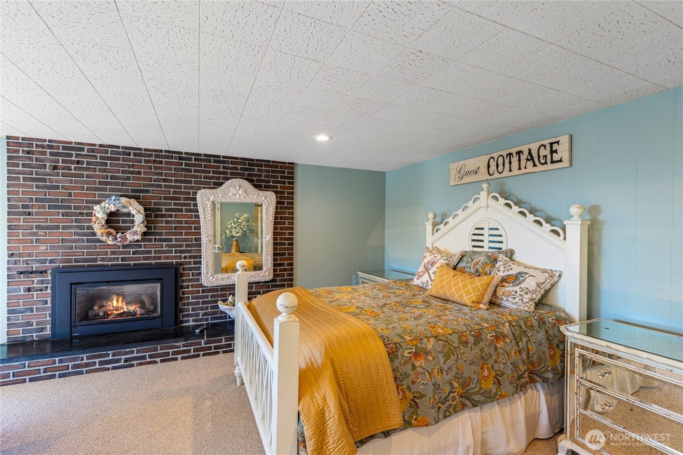 4951 Surfcrest Drive , Oak Harbor, WA 98277-7900