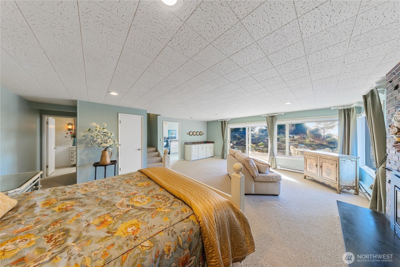 4951 Surfcrest Drive , Oak Harbor, WA 98277-7900