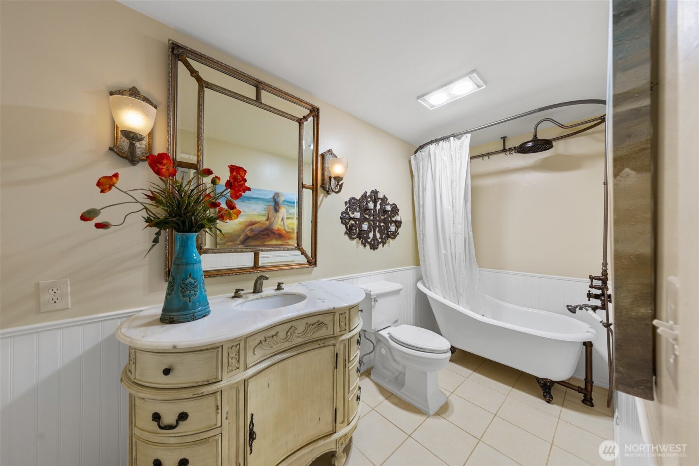 4951 Surfcrest Drive , Oak Harbor, WA 98277-7900