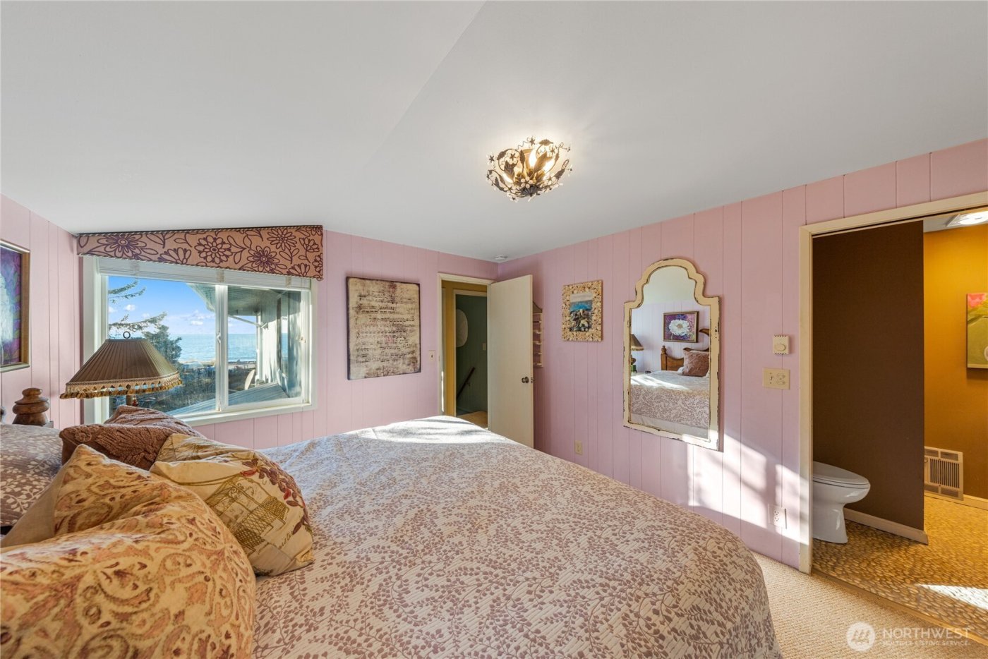 4951 Surfcrest Drive , Oak Harbor, WA 98277-7900