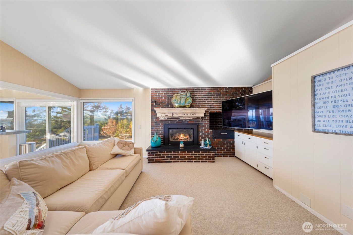 4951 Surfcrest Drive , Oak Harbor, WA 98277-7900