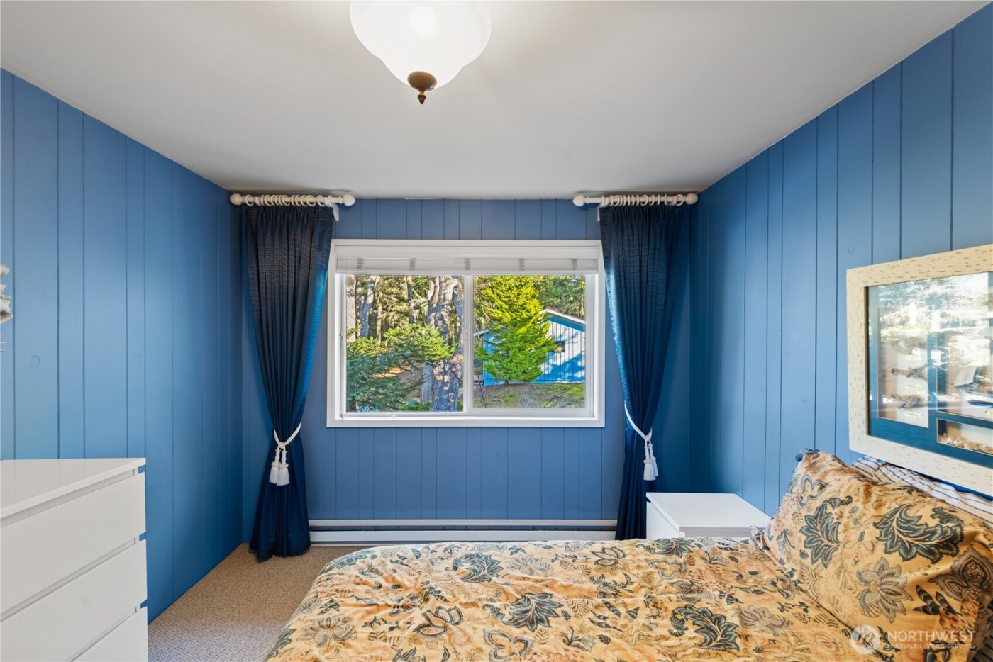 4951 Surfcrest Drive , Oak Harbor, WA 98277-7900