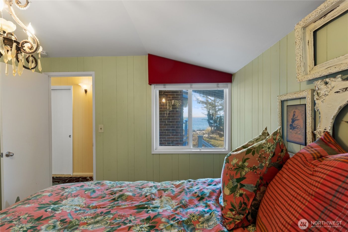 4951 Surfcrest Drive , Oak Harbor, WA 98277-7900