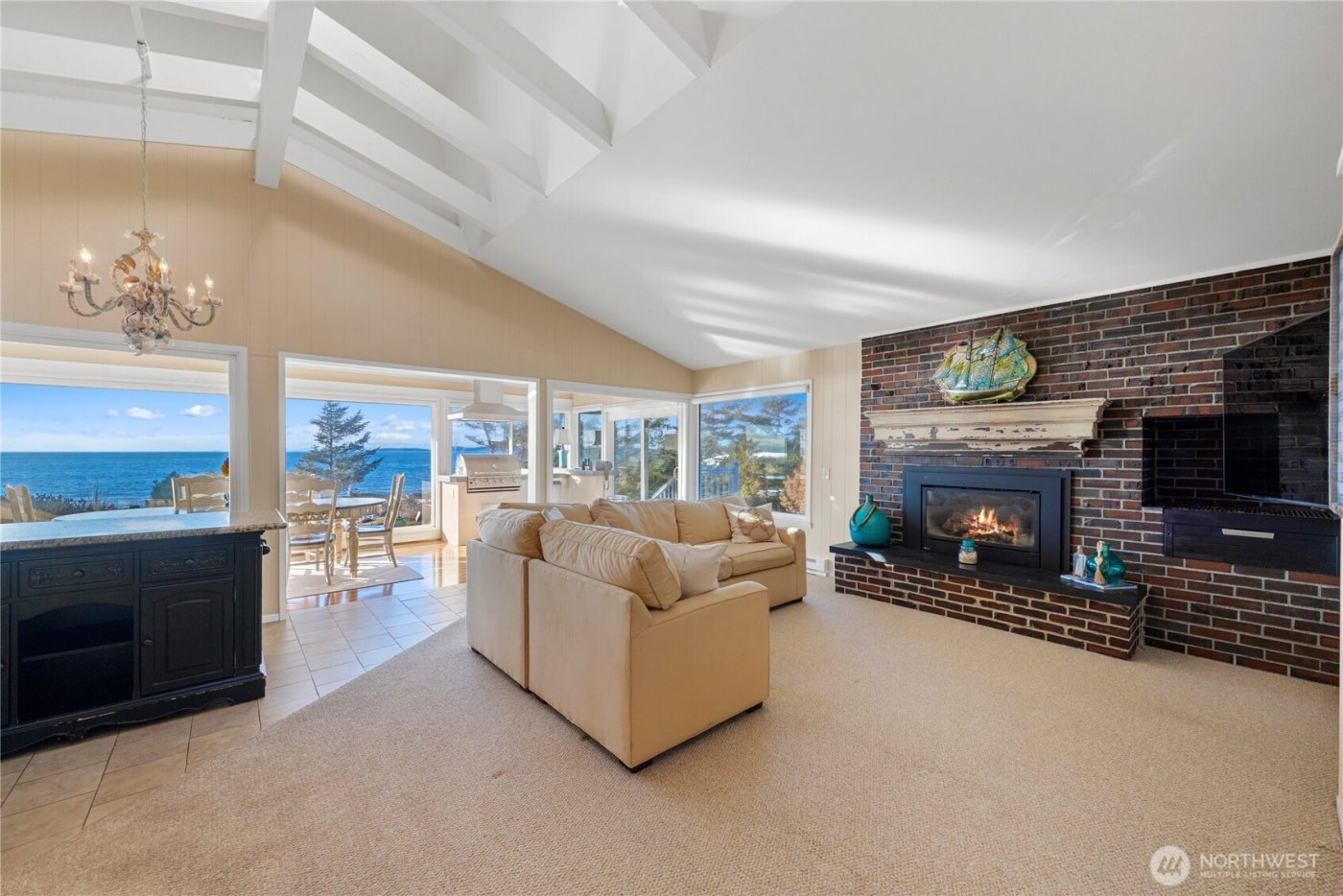 4951 Surfcrest Drive , Oak Harbor, WA 98277-7900