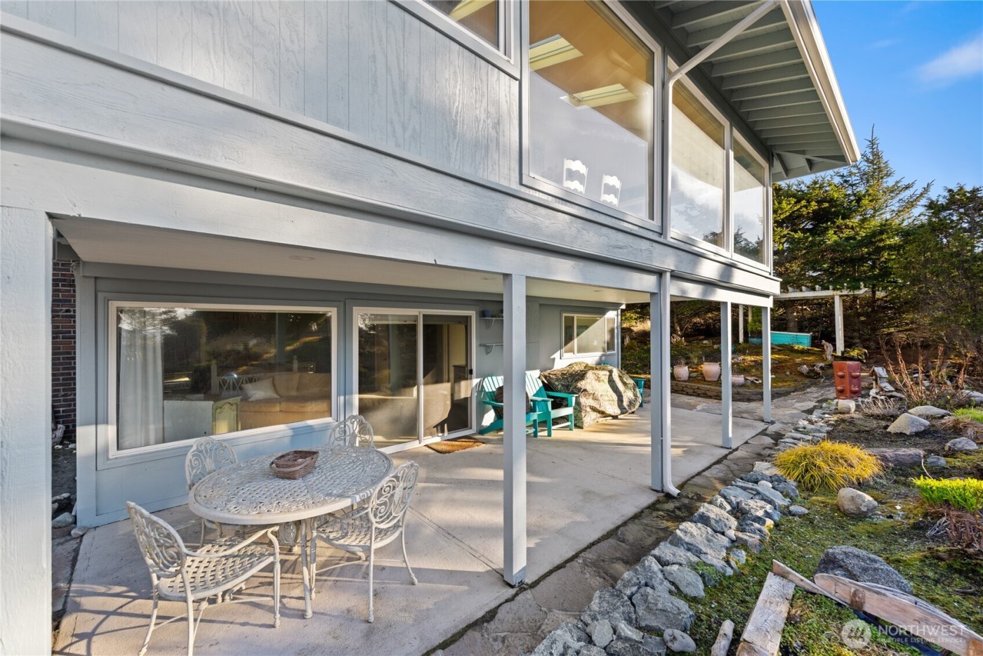 4951 Surfcrest Drive , Oak Harbor, WA 98277-7900