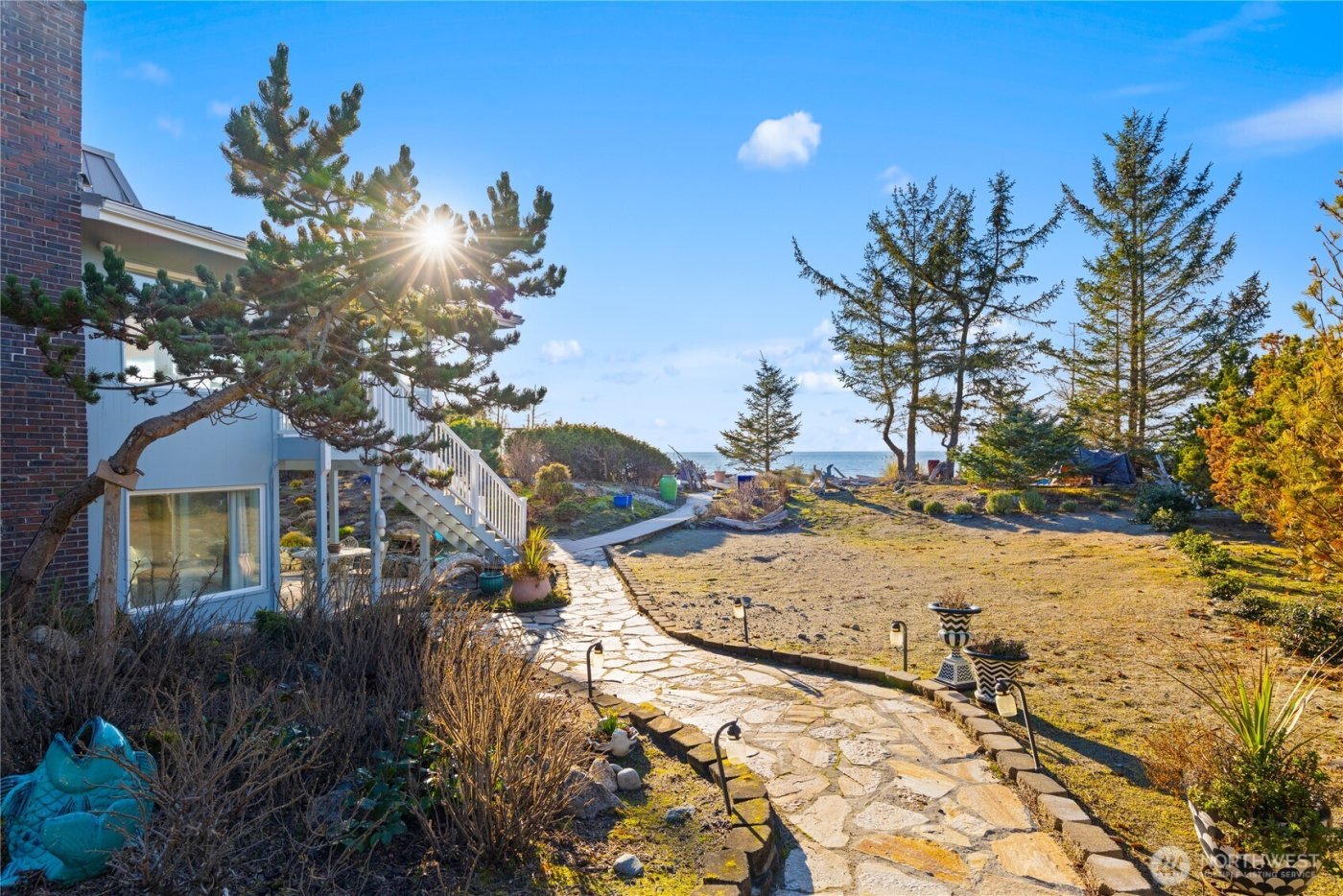 4951 Surfcrest Drive , Oak Harbor, WA 98277-7900