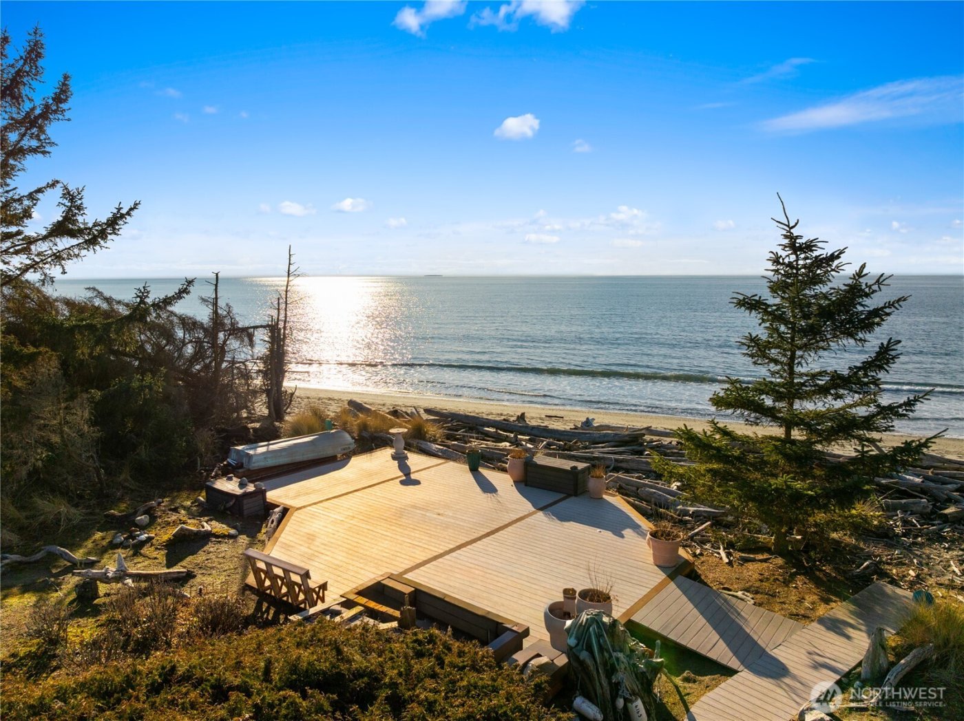 4951 Surfcrest Drive , Oak Harbor, WA 98277-7900