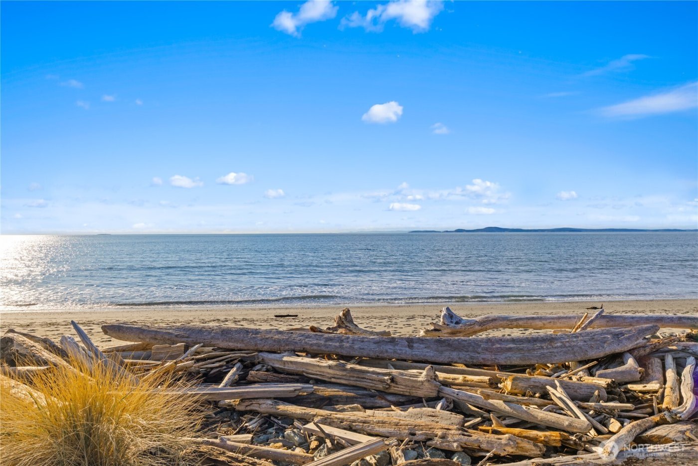 4951 Surfcrest Drive , Oak Harbor, WA 98277-7900