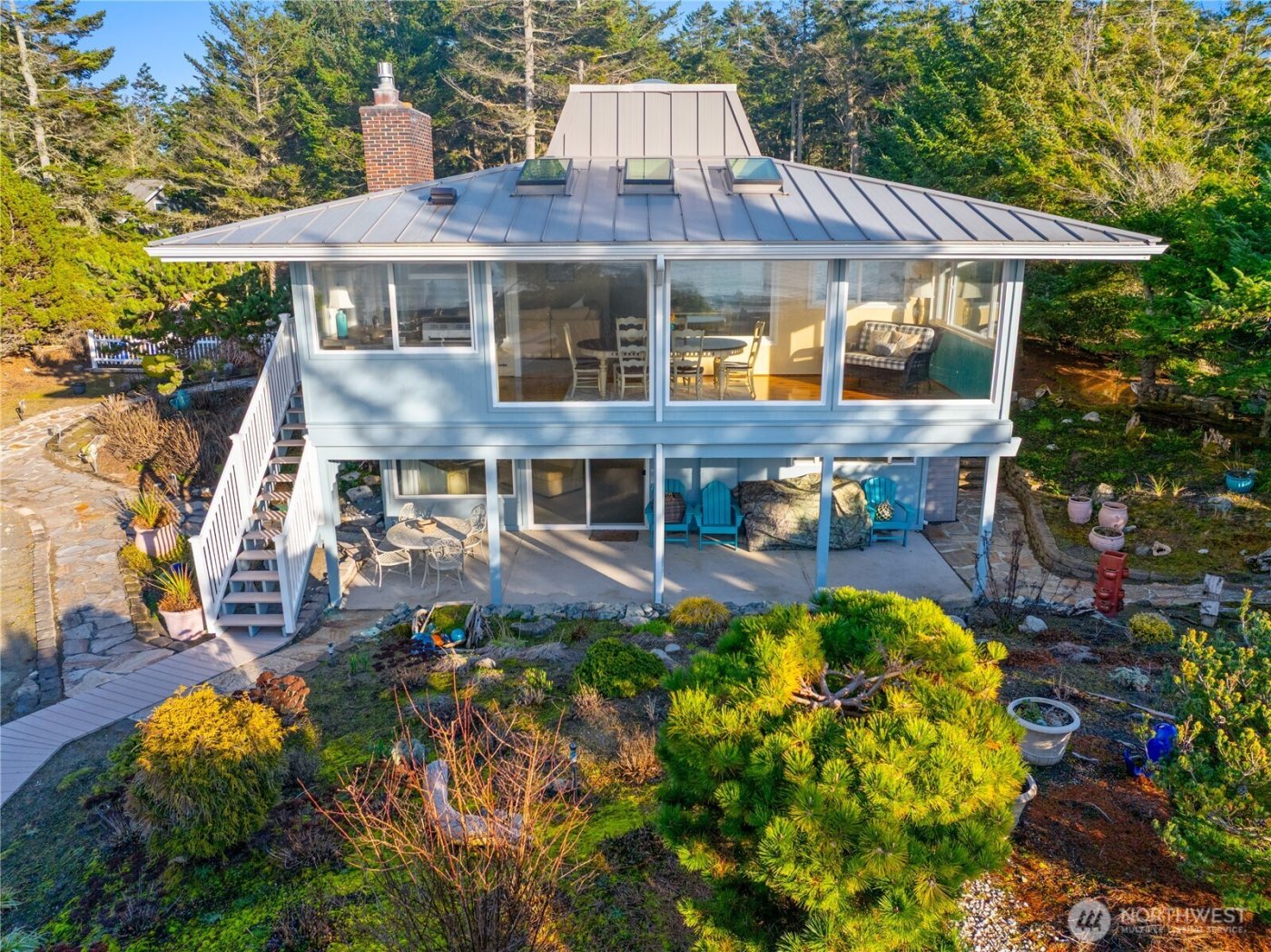 4951 Surfcrest Drive , Oak Harbor, WA 98277-7900