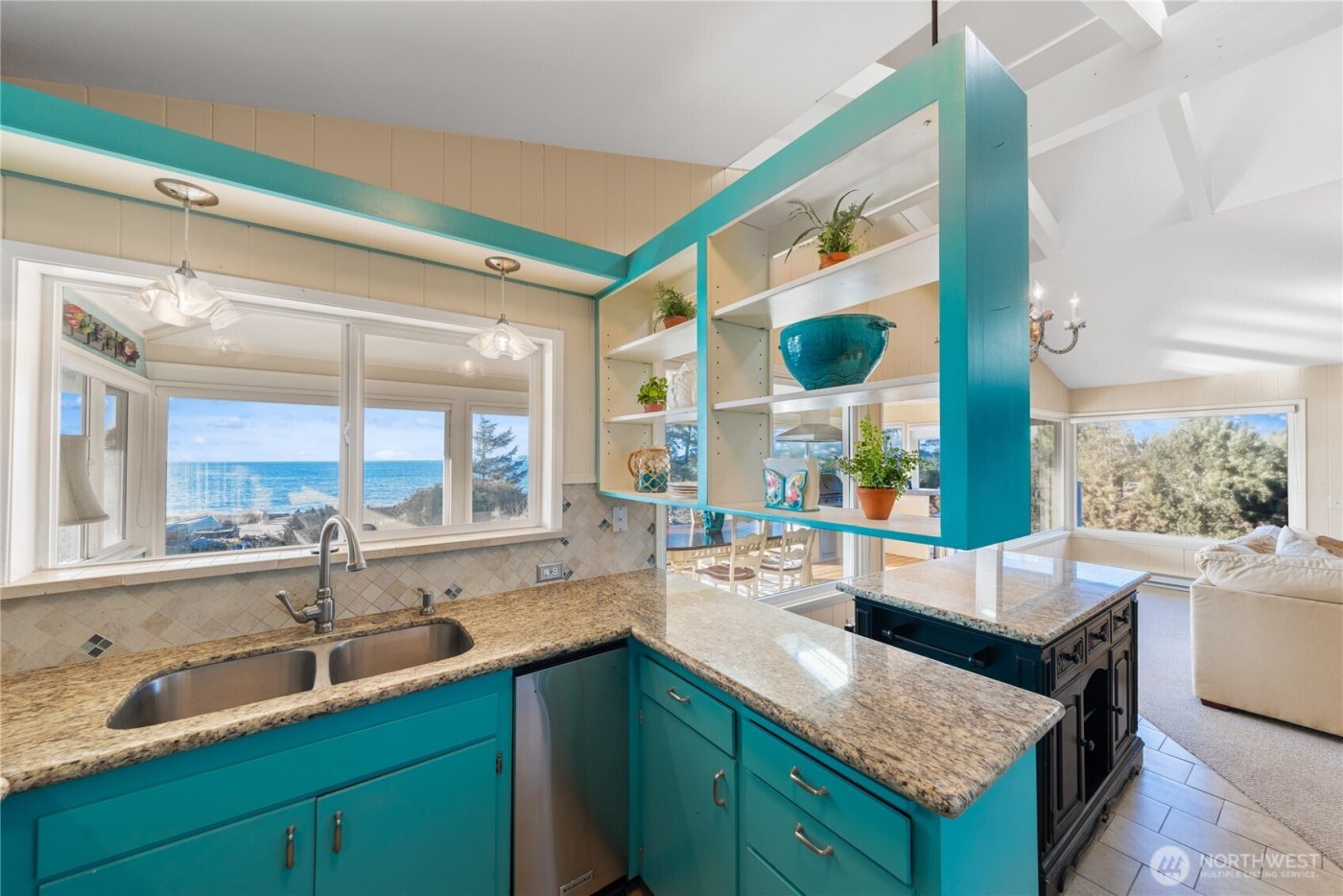 4951 Surfcrest Drive , Oak Harbor, WA 98277-7900