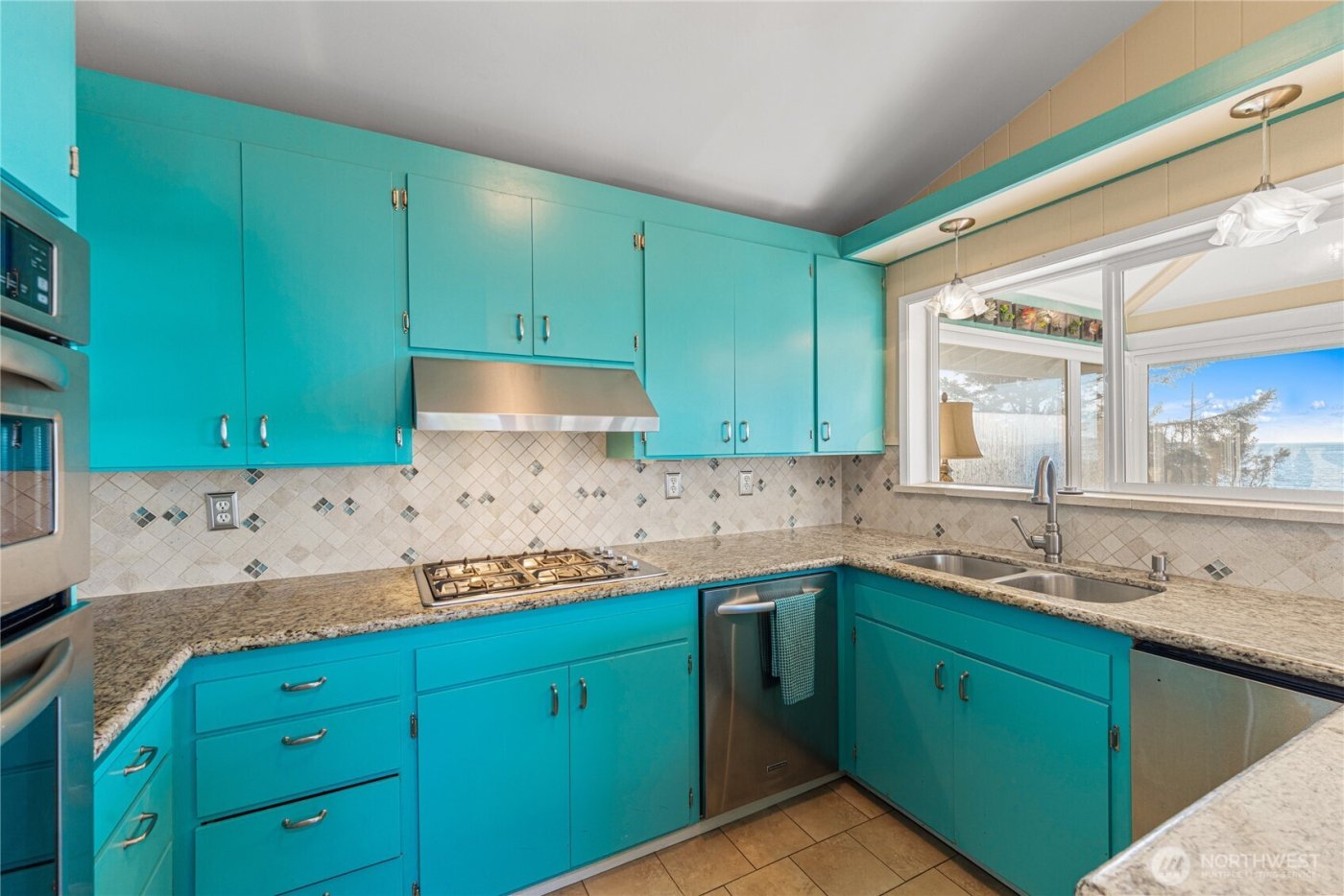 4951 Surfcrest Drive , Oak Harbor, WA 98277-7900