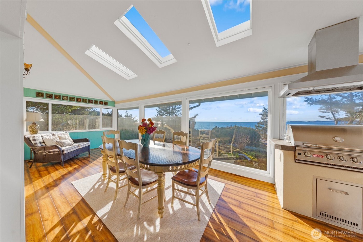 4951 Surfcrest Drive , Oak Harbor, WA 98277-7900