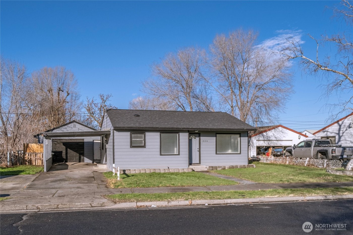 1820 W Lakeside Drive , Moses Lake, WA 98837