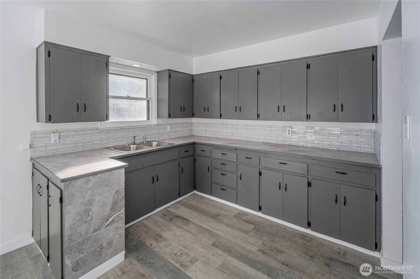 1820 W Lakeside Drive , Moses Lake, WA 98837