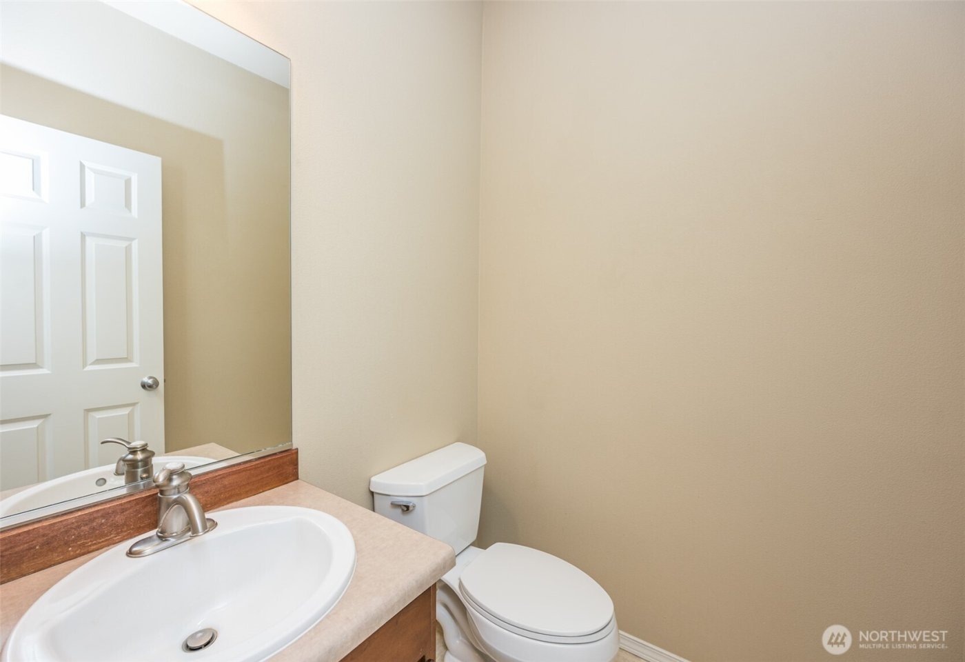 5325 Military Road E #B, Tacoma, WA 98446