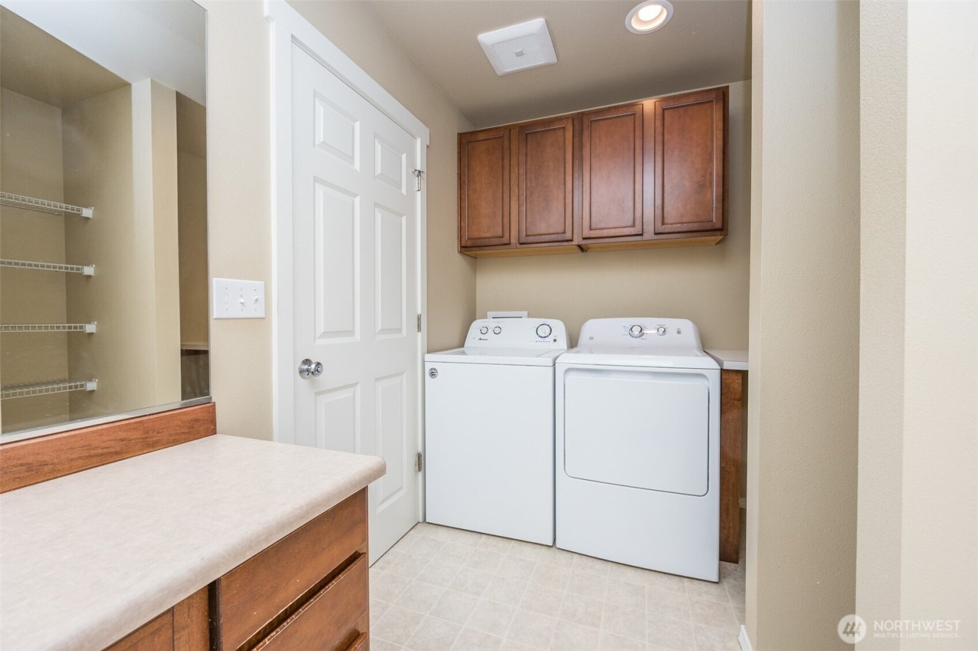 5325 Military Road E #B, Tacoma, WA 98446