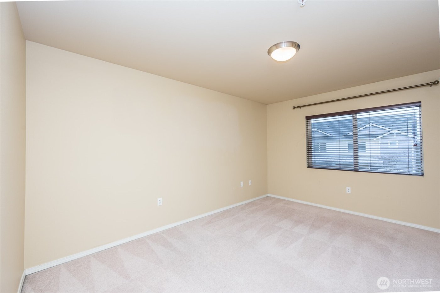 5325 Military Road E #B, Tacoma, WA 98446