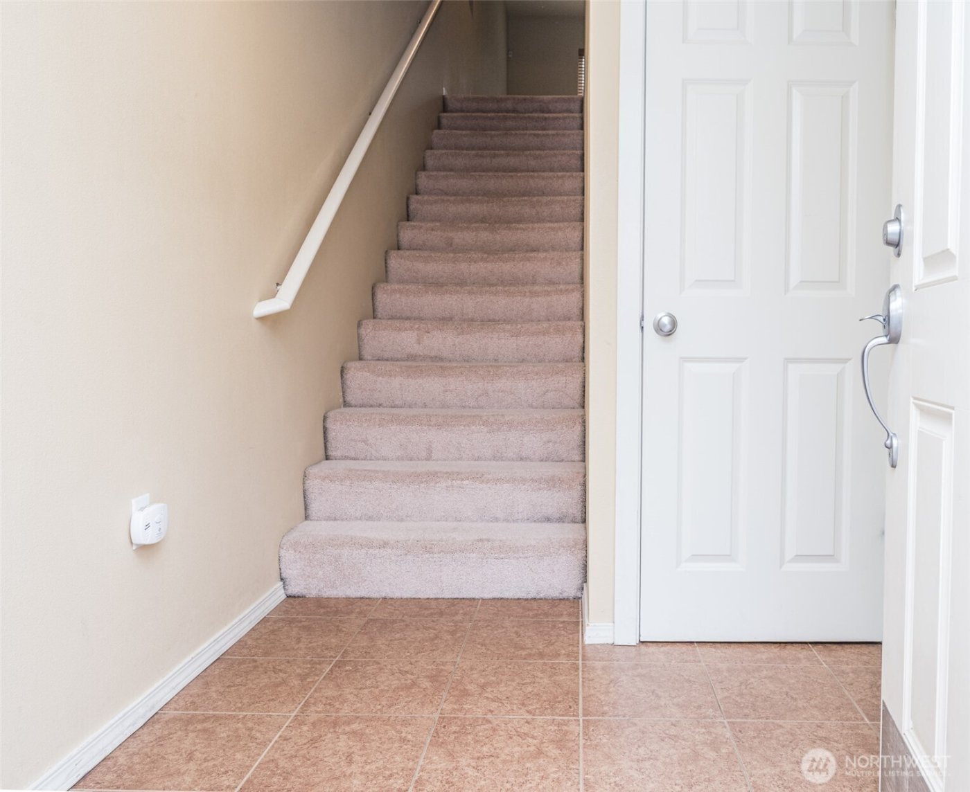 5325 Military Road E #B, Tacoma, WA 98446
