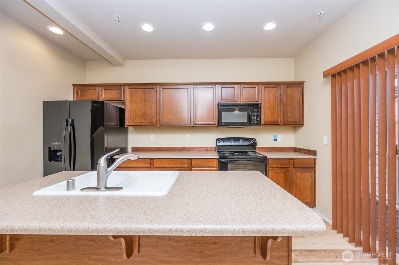 5325 Military Road E #B, Tacoma, WA 98446