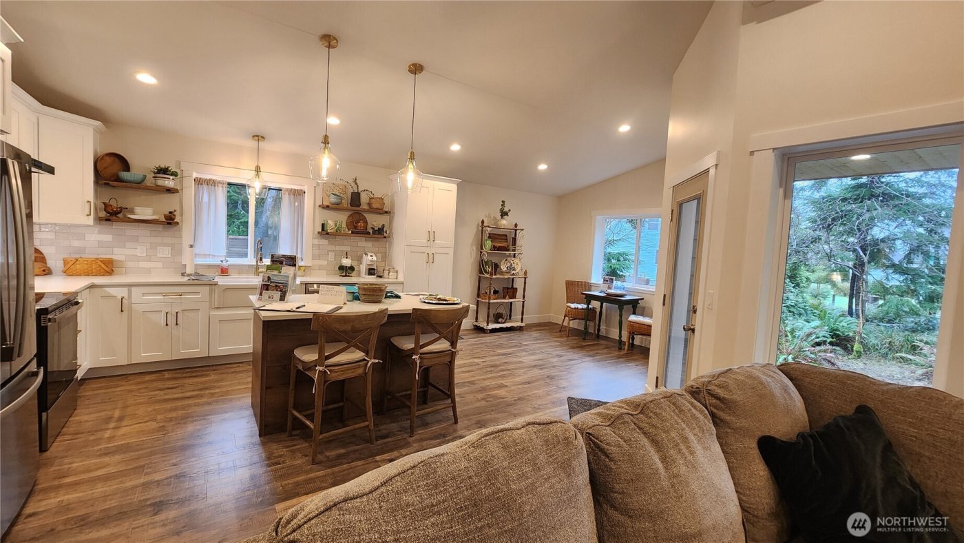 360 Lake View Loop NE, Ocean Shores, WA 98569