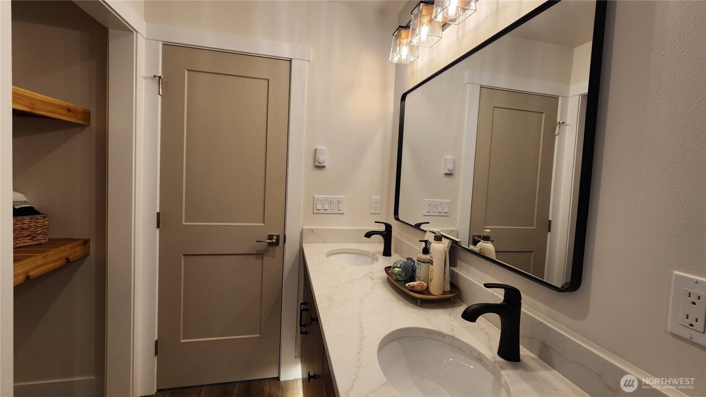 360 Lake View Loop NE, Ocean Shores, WA 98569