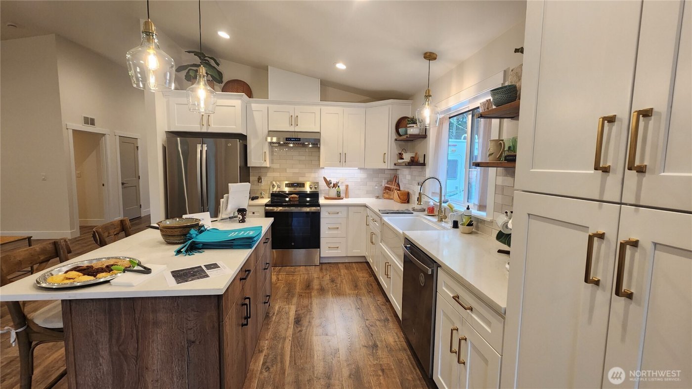 360 Lake View Loop NE, Ocean Shores, WA 98569