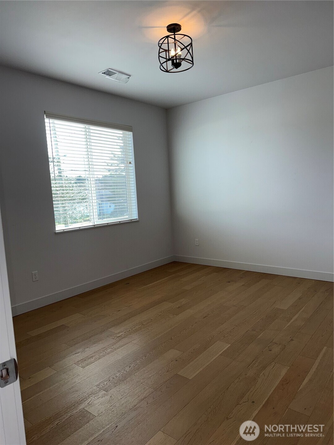 909 Washington Avenue S, Long Beach, WA 98631