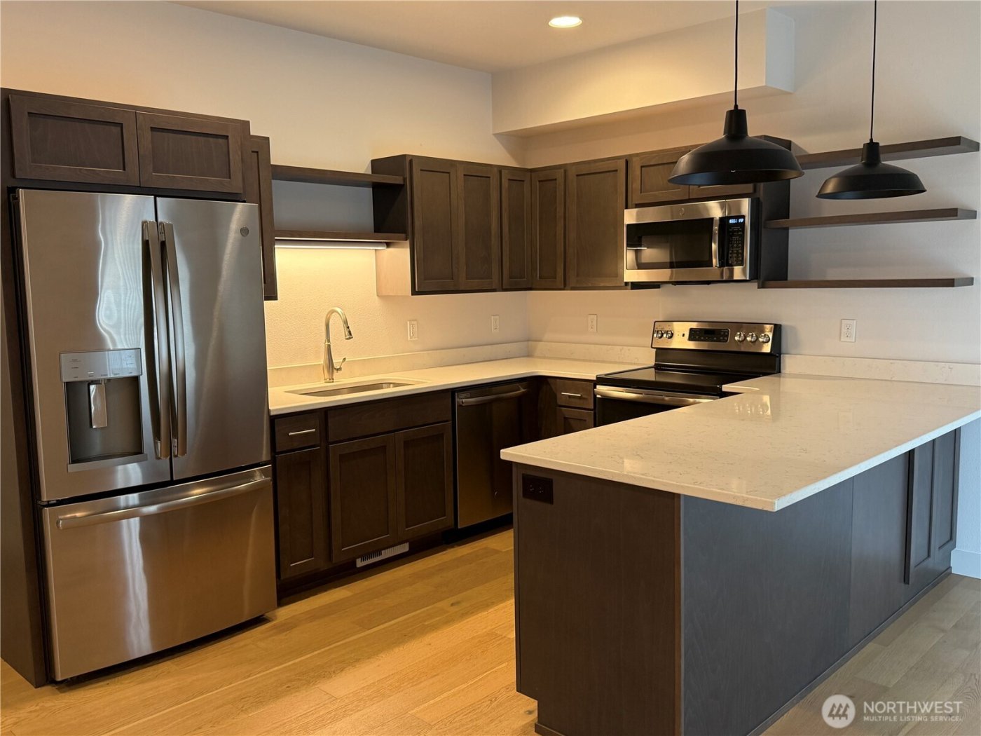 909 Washington Avenue S, Long Beach, WA 98631