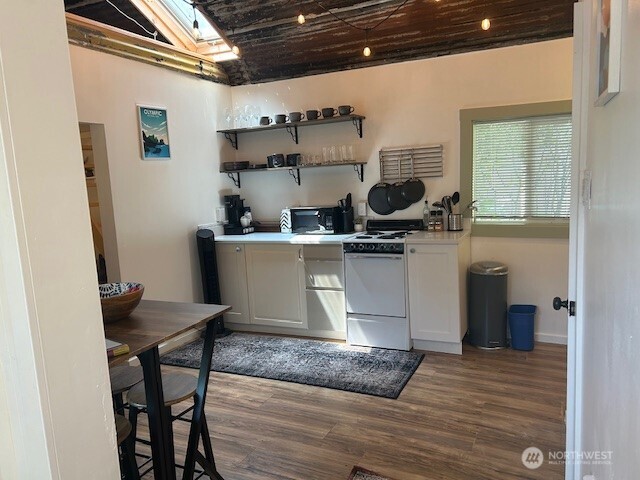 1053 S Southern Street , Seattle, WA 98108