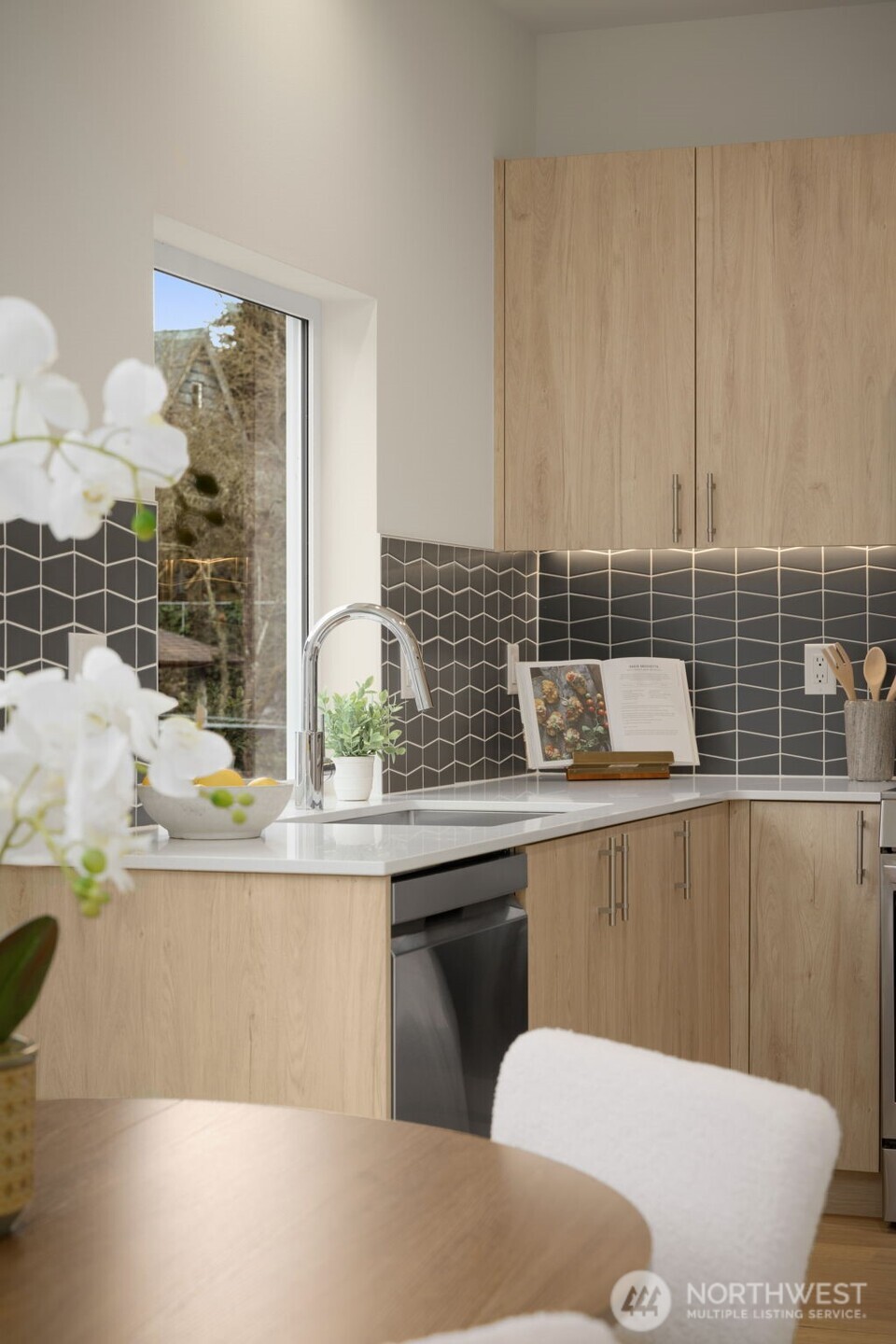 3914 B S Juneau Street , Seattle, WA 98118