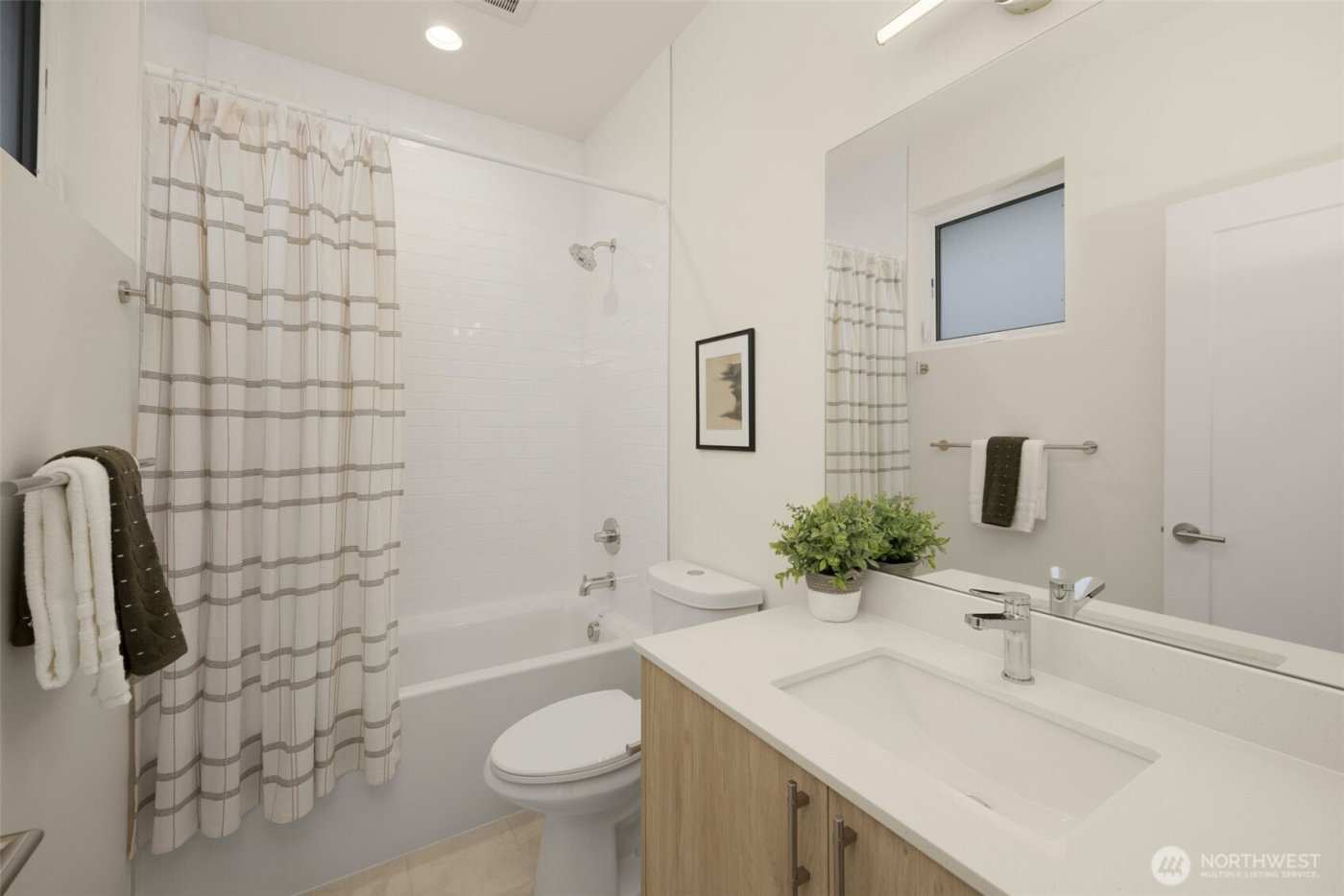 3914 B S Juneau Street , Seattle, WA 98118