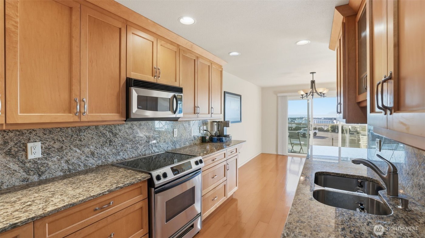 22222 Dock Avenue S #1B, Des Moines, WA 98198