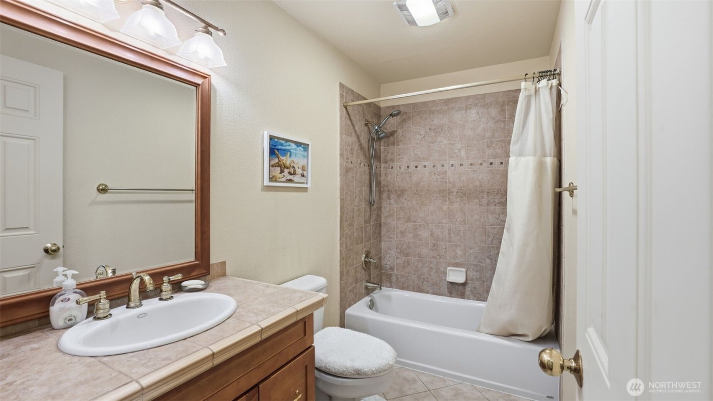 22222 Dock Avenue S #1B, Des Moines, WA 98198