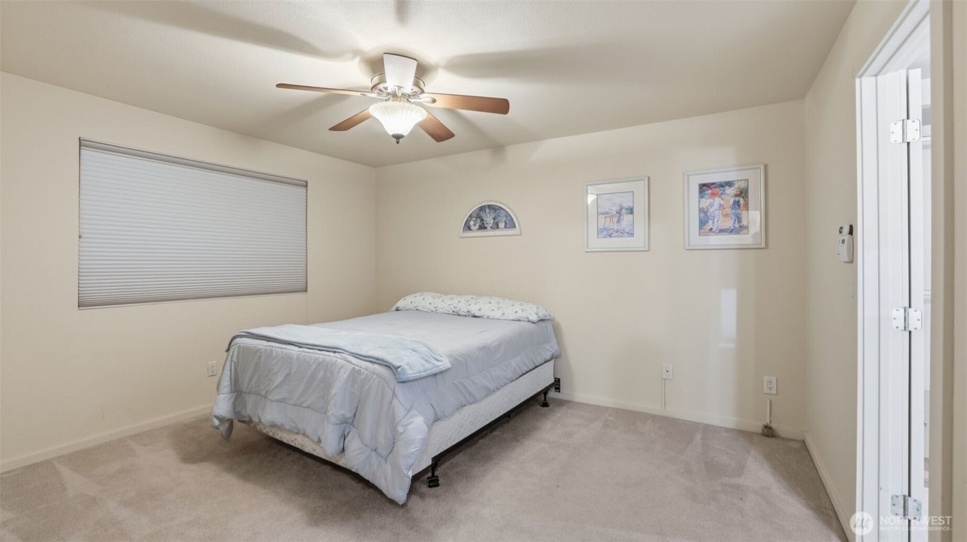 22222 Dock Avenue S #1B, Des Moines, WA 98198