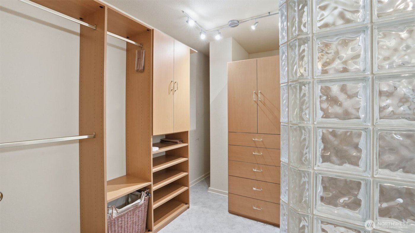 22222 Dock Avenue S #1B, Des Moines, WA 98198