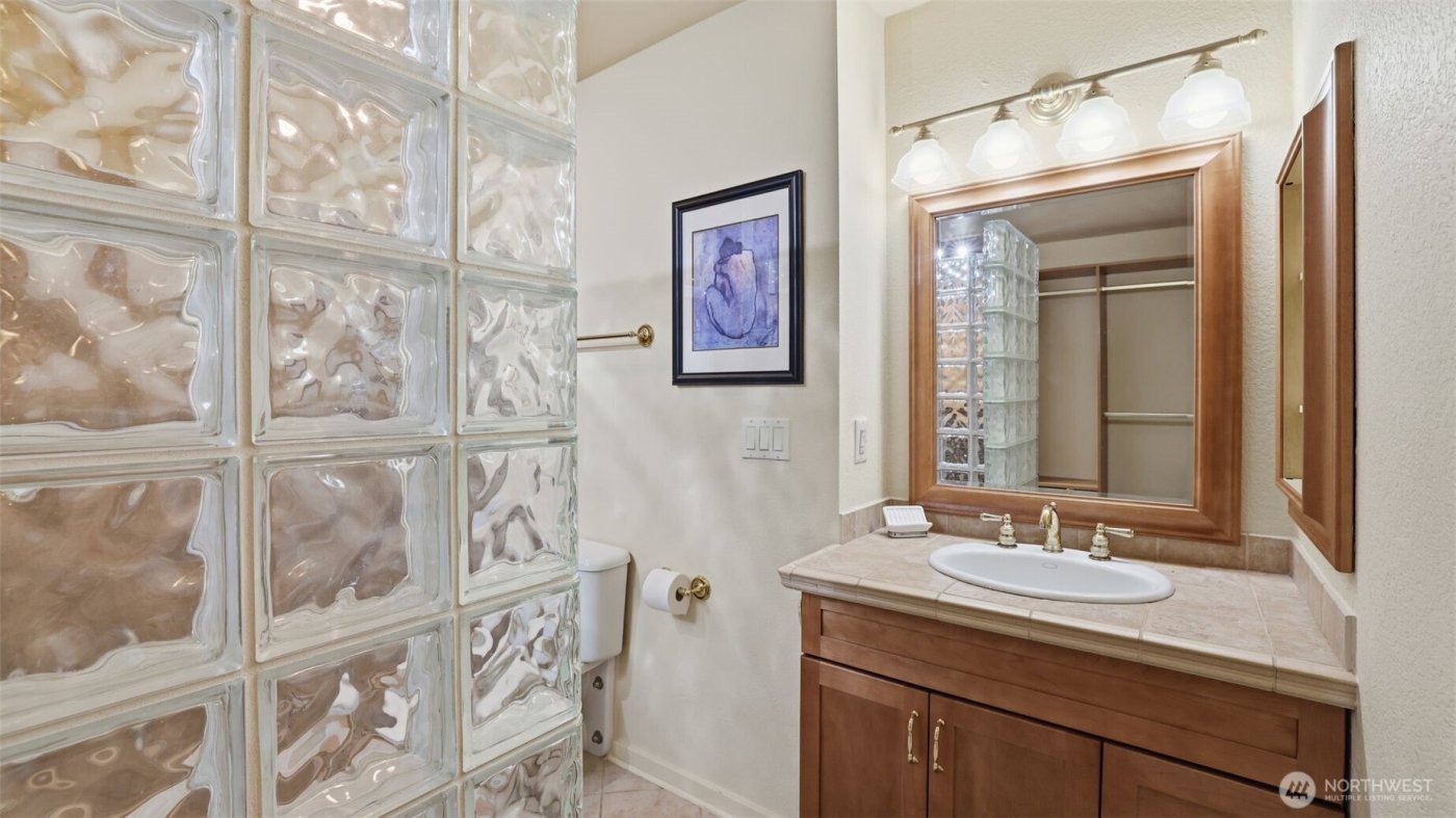 22222 Dock Avenue S #1B, Des Moines, WA 98198