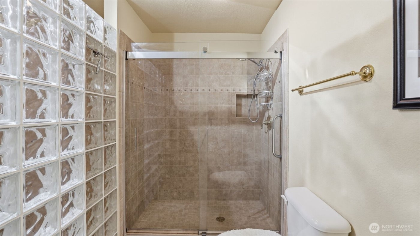 22222 Dock Avenue S #1B, Des Moines, WA 98198