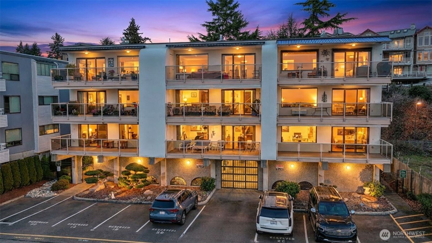 22222 Dock Avenue S #1B, Des Moines, WA 98198