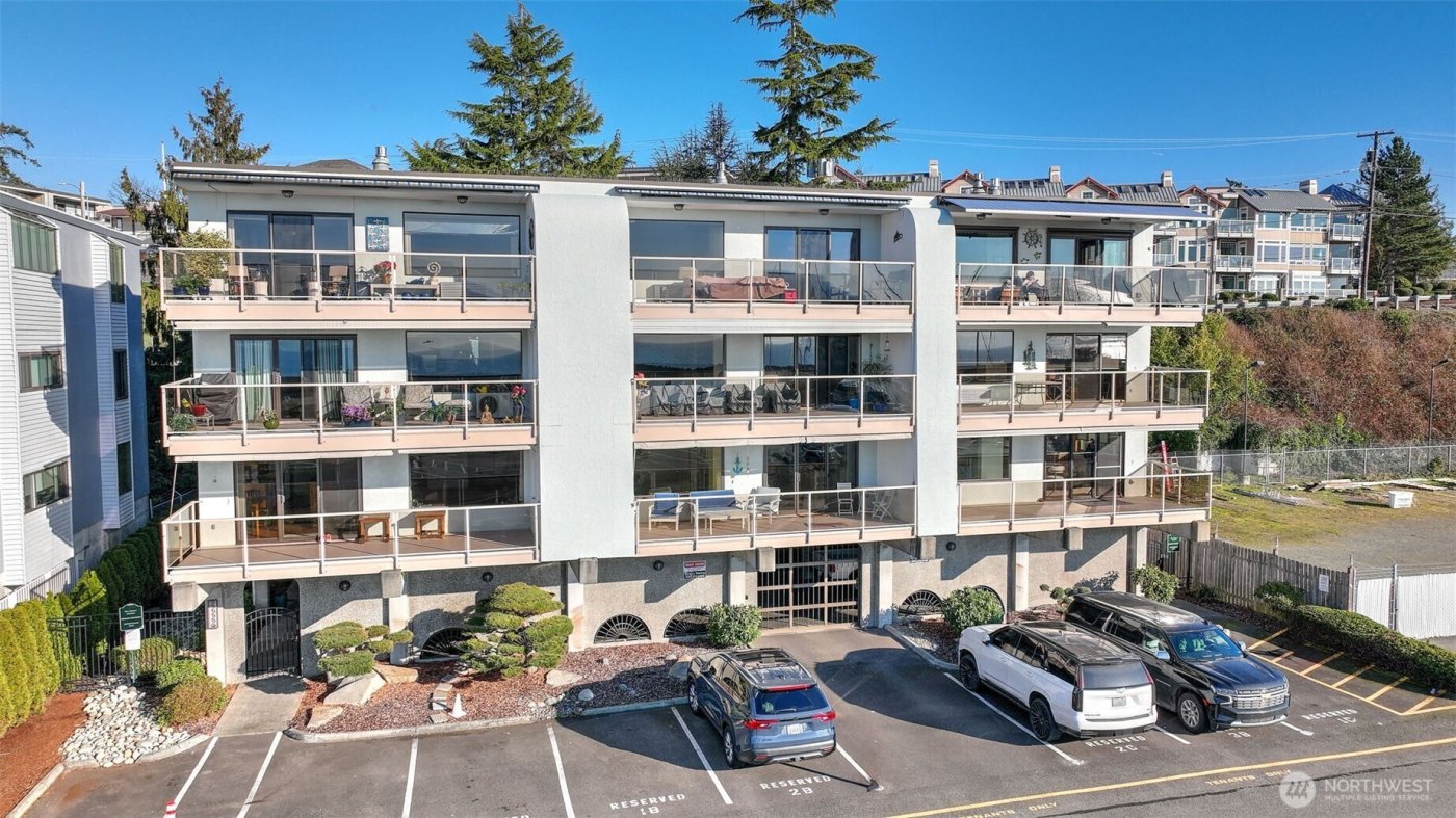 22222 Dock Avenue S #1B, Des Moines, WA 98198