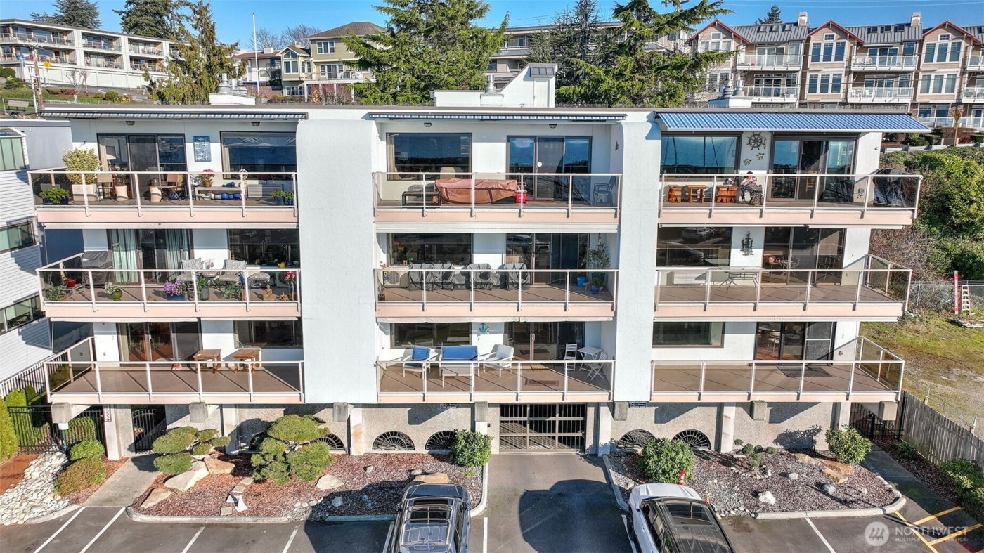 22222 Dock Avenue S #1B, Des Moines, WA 98198