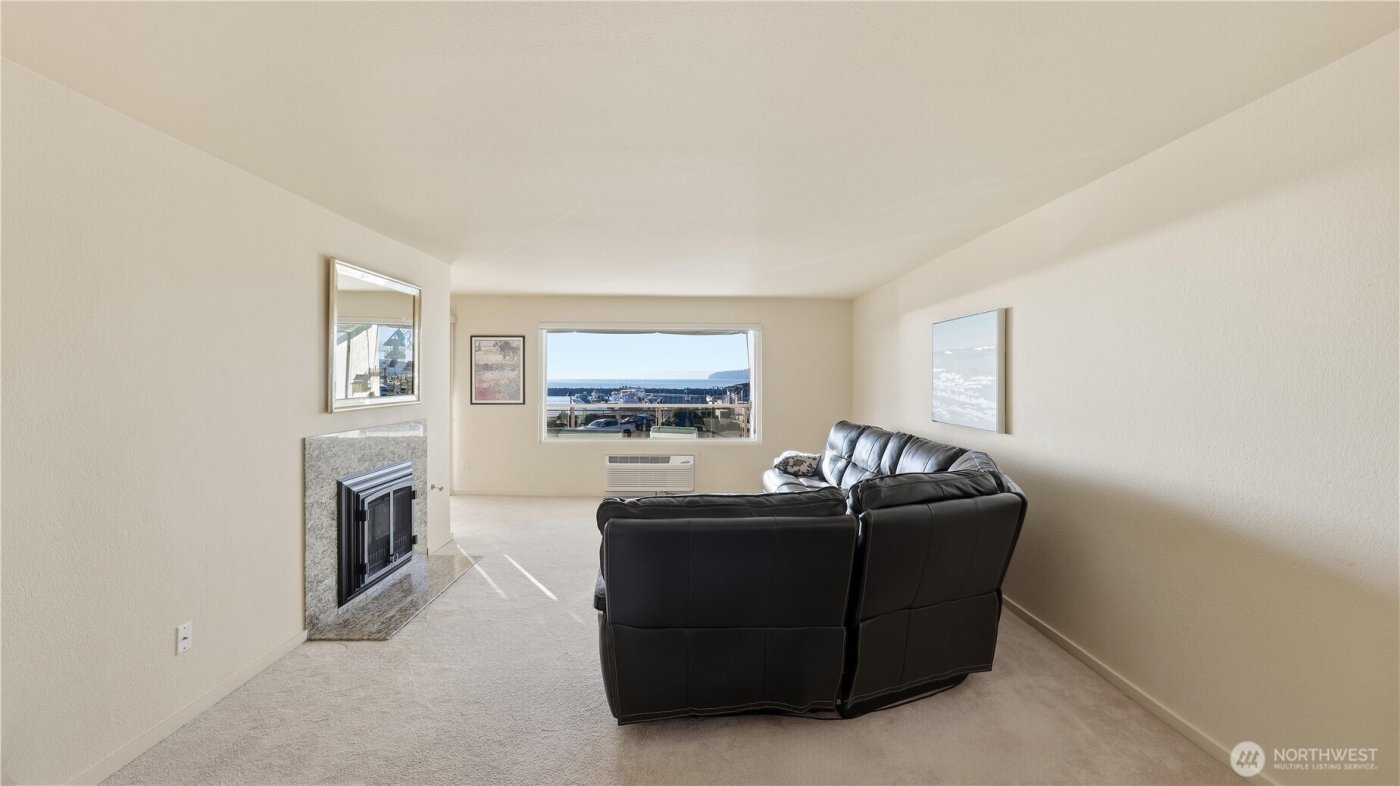 22222 Dock Avenue S #1B, Des Moines, WA 98198