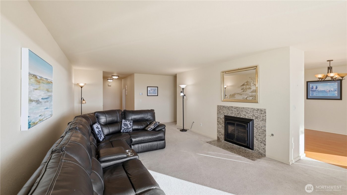 22222 Dock Avenue S #1B, Des Moines, WA 98198