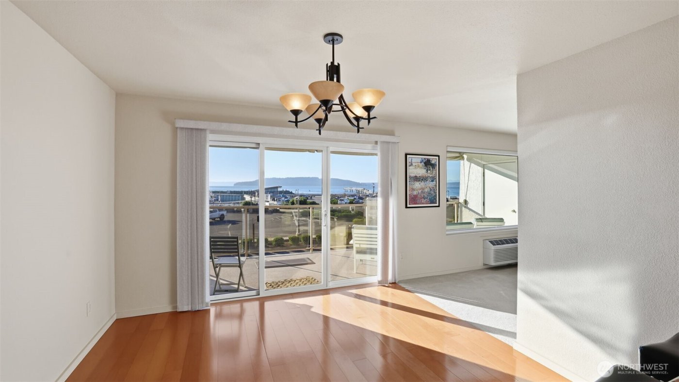 22222 Dock Avenue S #1B, Des Moines, WA 98198